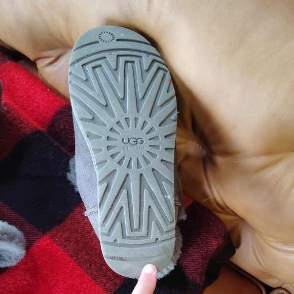 UGG Bailey II Boots-size 8 - Picture 2 of 10